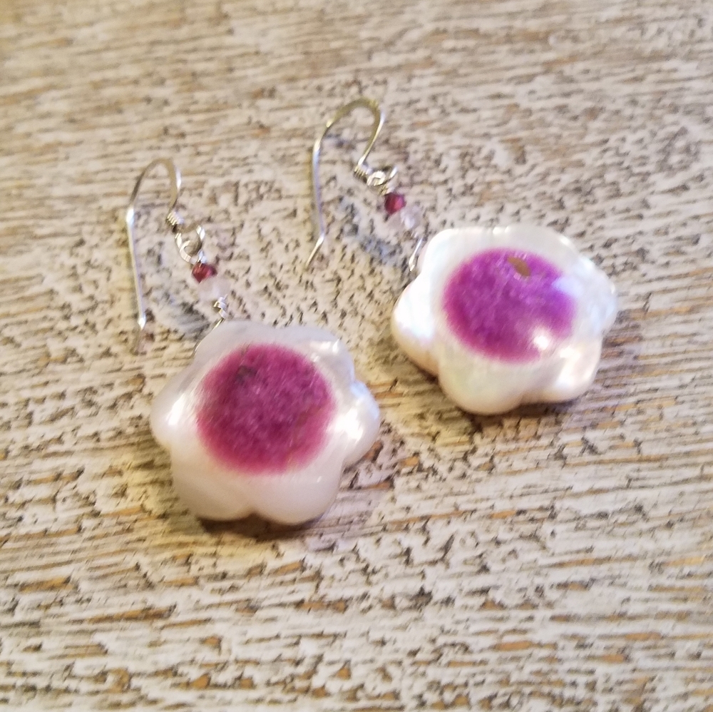 Mother of pearl & jasper flower shape earrings.